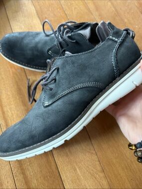 Reaction Kenneth Cole Men's Chukka Boots in Dark Gray with White Sole